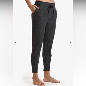 NWOT - Lole A Half Moon Joggers - Heather‎ Grey - Size Small